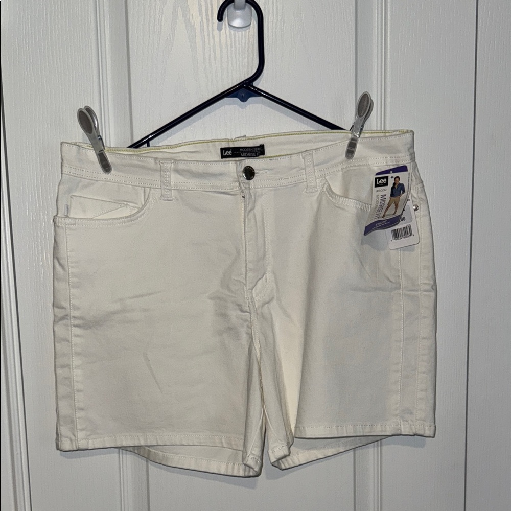 Lee Women's Cream Shorts